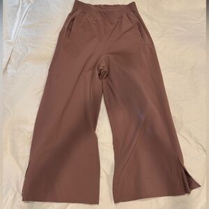 Lululemon - Stretch Woven Wide-Leg High-
Rise Cropped Pant, Rose